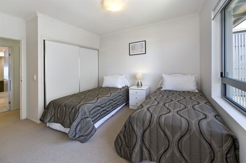 On The Bay Apartments - Holiday Adelaide 6