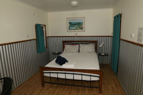Scottys Mission Beach YHA - Holiday Adelaide 3