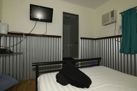 Scottys Mission Beach YHA - Holiday Adelaide 6