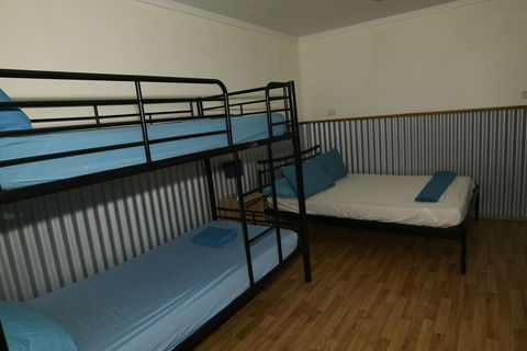 Scottys Mission Beach YHA - Holiday Adelaide 5