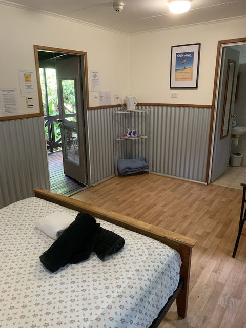 Scottys Mission Beach YHA - Holiday Adelaide 4