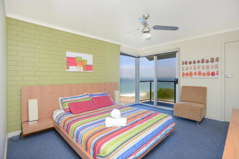 South Seas Beachfront Apartments - Holiday Adelaide 6