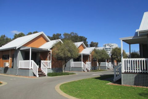 Mandurah Ocean Marina Chalets - Holiday Adelaide 0