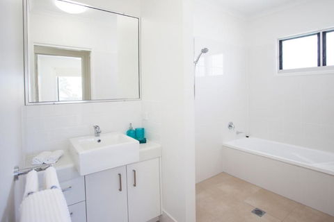Petrie Beach Holiday Home - Holiday Adelaide 6