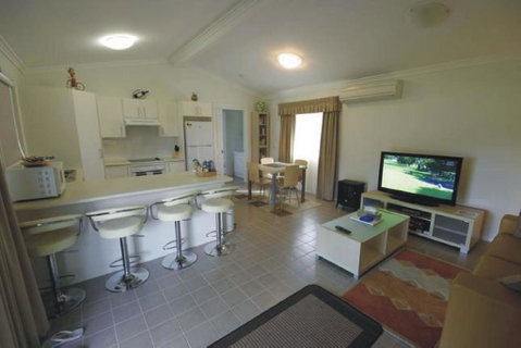 Broke Village Hideaway - Holiday Adelaide 3