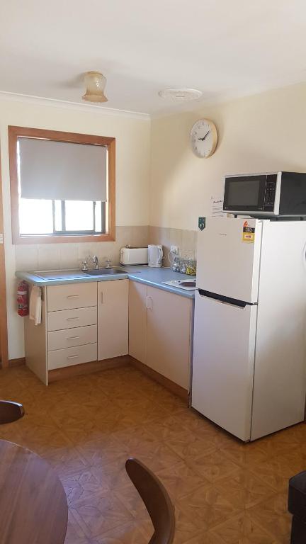 Parndana Hotel Cabins - Holiday Adelaide 4