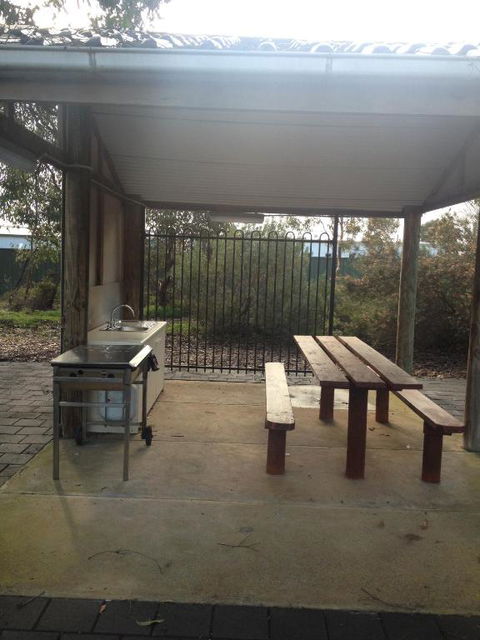 Parndana Hotel Cabins - Holiday Adelaide 6