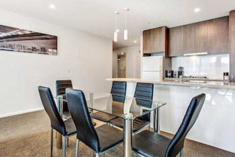 MJ Shortstay Southbank Grande Apartments - Holiday Adelaide 5