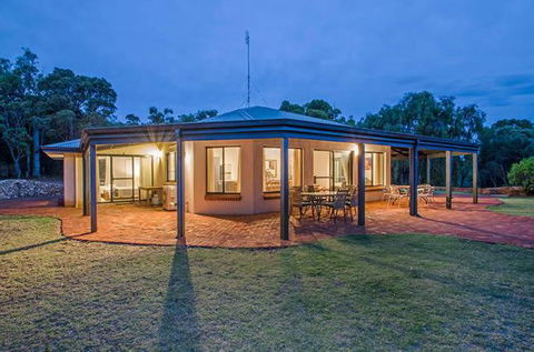 Yallingup Pet Friendly Bush Retreat - Holiday Adelaide 6