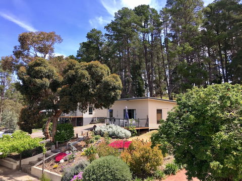 Karawatha Cottages B&B - Holiday Adelaide 0