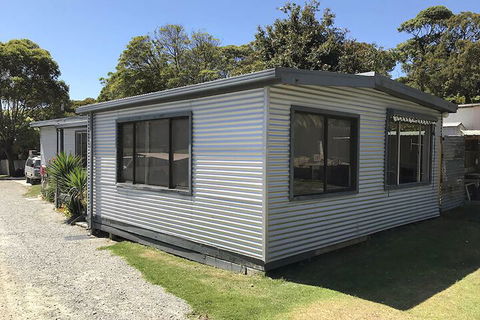 The Waterwheel Beach Cabins - Caravan Park - Holiday Adelaide 5