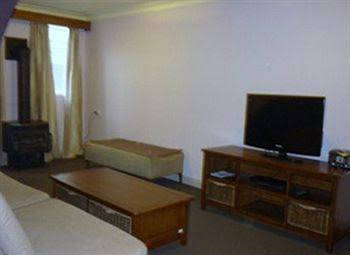 Blue Mountains Manor House - Holiday Adelaide 0