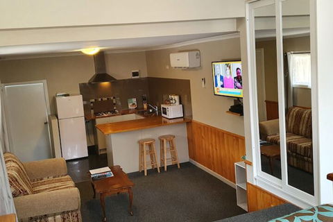 Cradle Alpine Retreat - Holiday Adelaide 6
