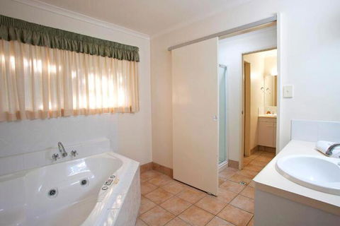 Verandahs - Holiday Adelaide 3