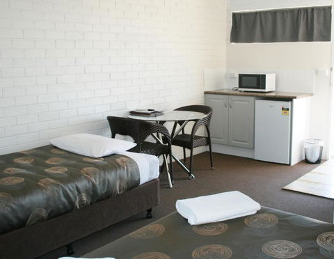 The Plains Motor Inn - Holiday Adelaide 6