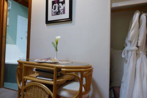 Aldgate Lodge Bed & Breakfast - Holiday Adelaide 2