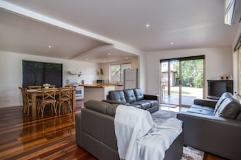 Tasman Surf House - Holiday Adelaide 0