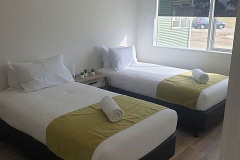 Lara Lodge - Holiday Adelaide 1