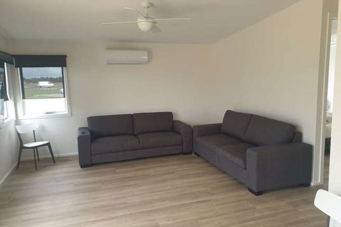 Lara Lodge - Holiday Adelaide 3