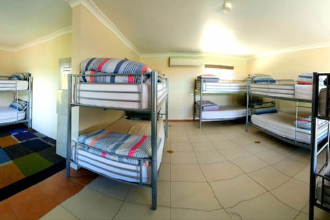 Jump Inn Alice Budget Accommodation - Holiday Adelaide 7