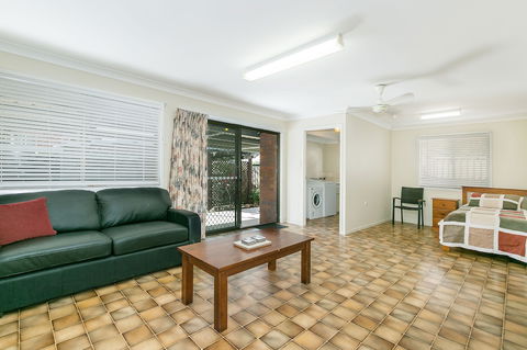 Beachside Holiday Home - Holiday Adelaide 4