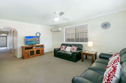Beachside Holiday Home - Holiday Adelaide 0