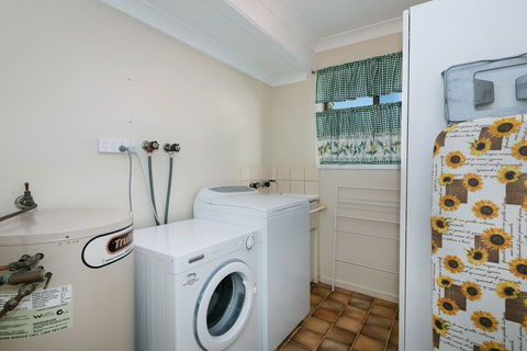 Beachside Holiday Home - Holiday Adelaide 2