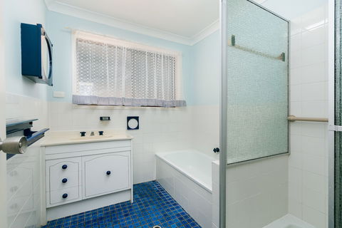 Beachside Holiday Home - Holiday Adelaide 6