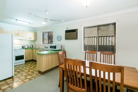 Beachside Holiday Home - Holiday Adelaide 3