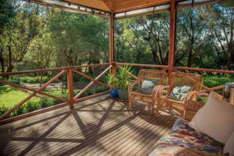 Secluded Homestead Amongst The Trees - Holiday Adelaide 0