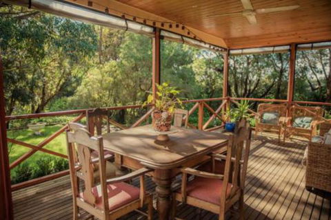 Secluded Homestead Amongst The Trees - Holiday Adelaide 7