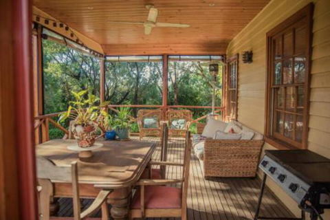 Secluded Homestead Amongst The Trees - Holiday Adelaide 4