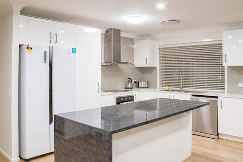 Brand New Executive Living - Holiday Adelaide 4