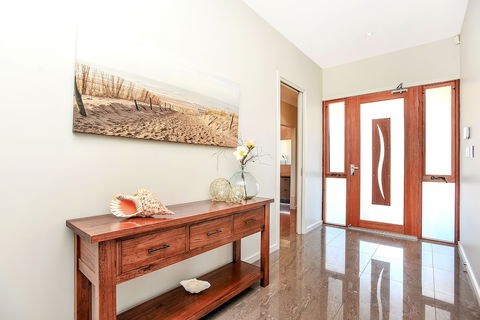 Lavina Luxury Beach House - Holiday Adelaide 1
