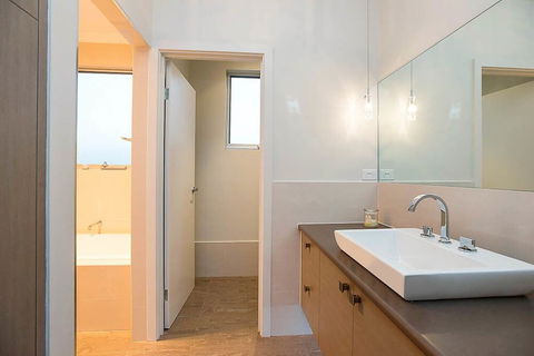 Lavina Luxury Beach House - Holiday Adelaide 4