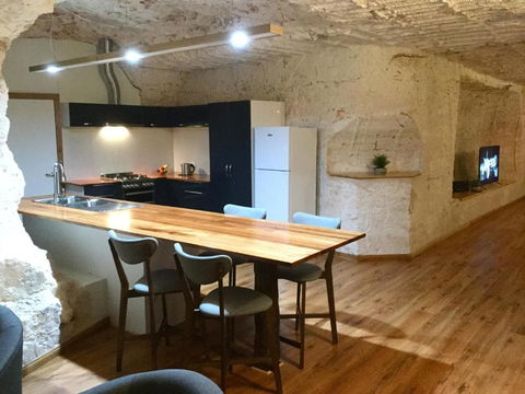 Dug Out B & B Apartments - Holiday Adelaide 1