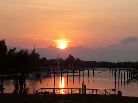 Hinchinbrook Harbour Apartments - Holiday Adelaide 1