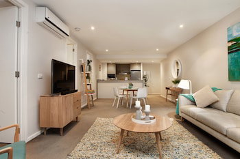 StayCentral On Nott St - Holiday Adelaide 1