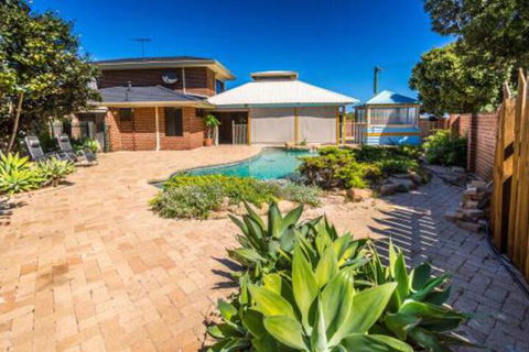 Yanchep Beach Retreat - Holiday Adelaide 3