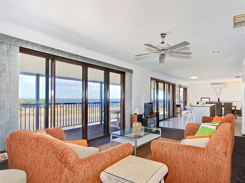Beach House At Moana - Holiday Adelaide 5