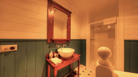 Grace's Spa Cottage - Holiday Adelaide 5