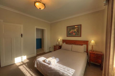 Grace's Spa Cottage - Holiday Adelaide 1