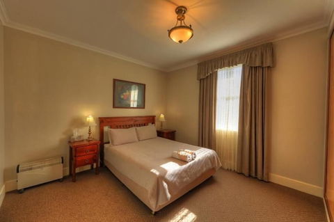 Grace's Spa Cottage - Holiday Adelaide 6