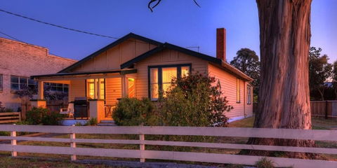 Grace's Spa Cottage - Holiday Adelaide 0