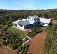 The White House at Wallcliffe Farms - Holiday Adelaide