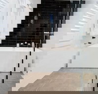 Bespoke On Main - Holiday Adelaide