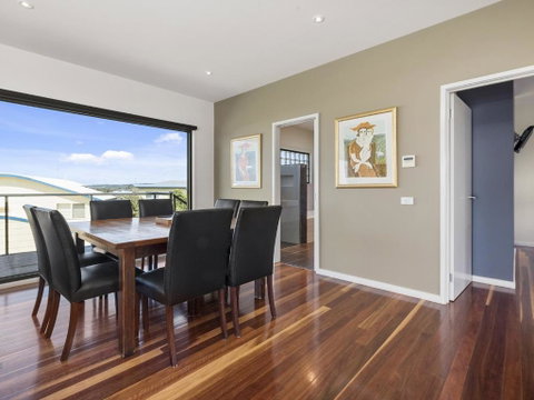 Apollos - Holiday Adelaide 1