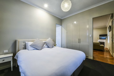 Aloha Luxury Central Apartments - Holiday Adelaide 4