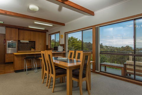 'Cliff 64' Cliff Top Home - Holiday Adelaide 3