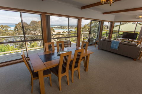 'Cliff 64' Cliff Top Home - Holiday Adelaide 5